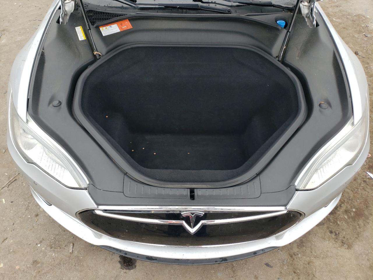 Tesla Model S 85d