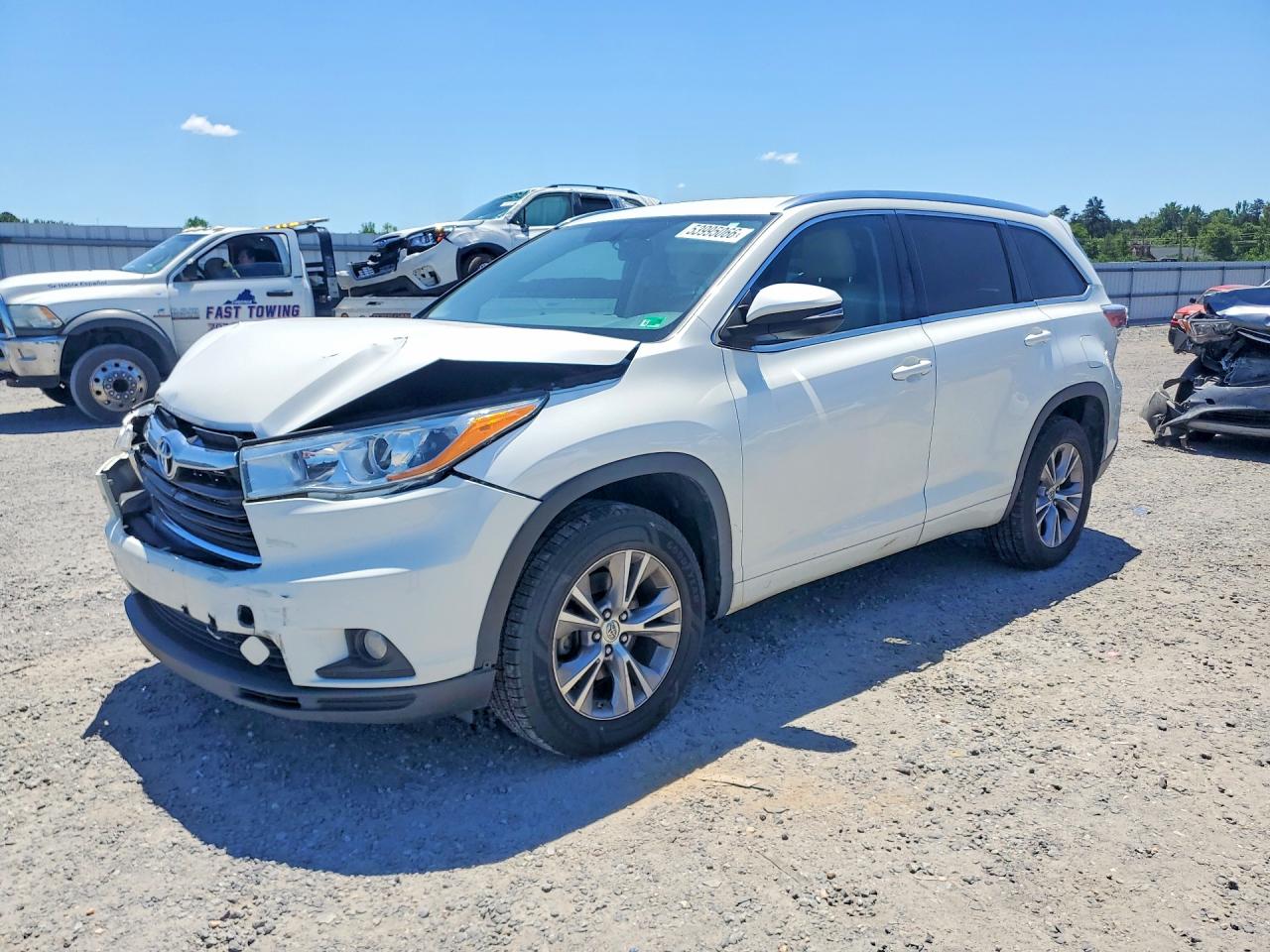 Salvage Toyota Highlander Image