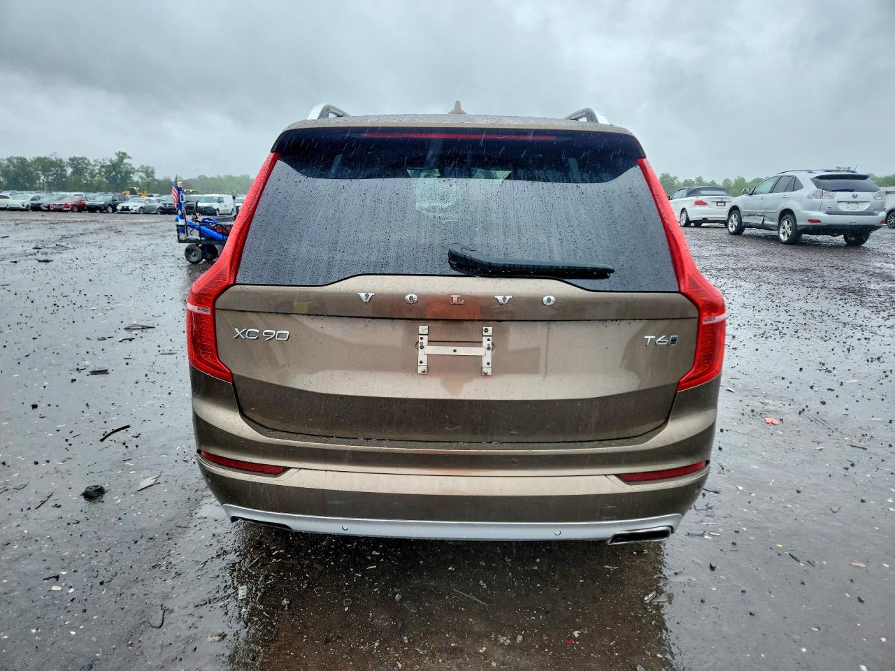 Volvo XC90 T6