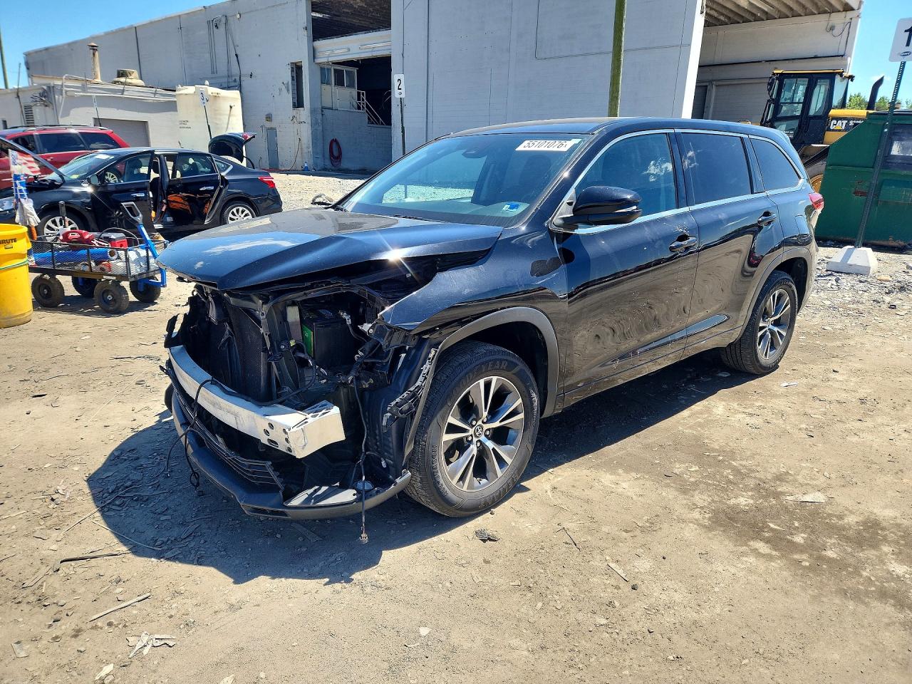 Salvage Toyota Highlander Image
