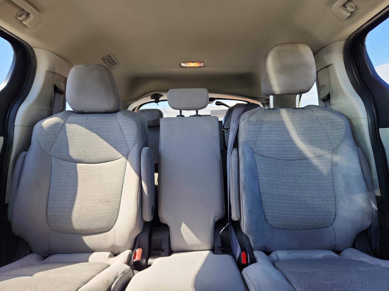 Toyota Sienna Le