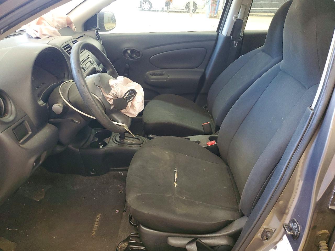 Nissan Versa 1.6 S