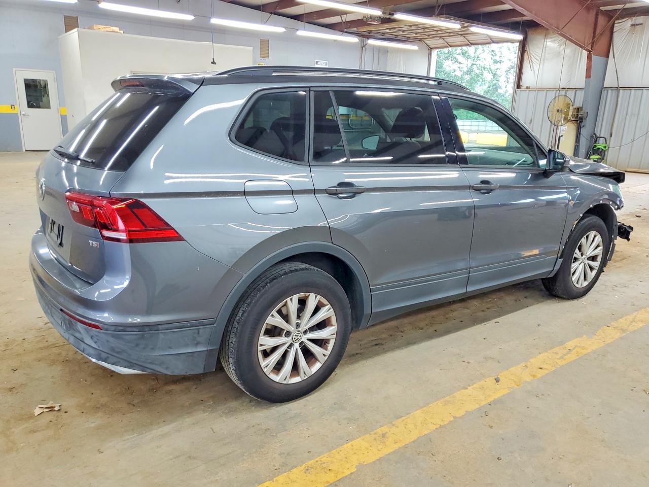 Volkswagen Tiguan S