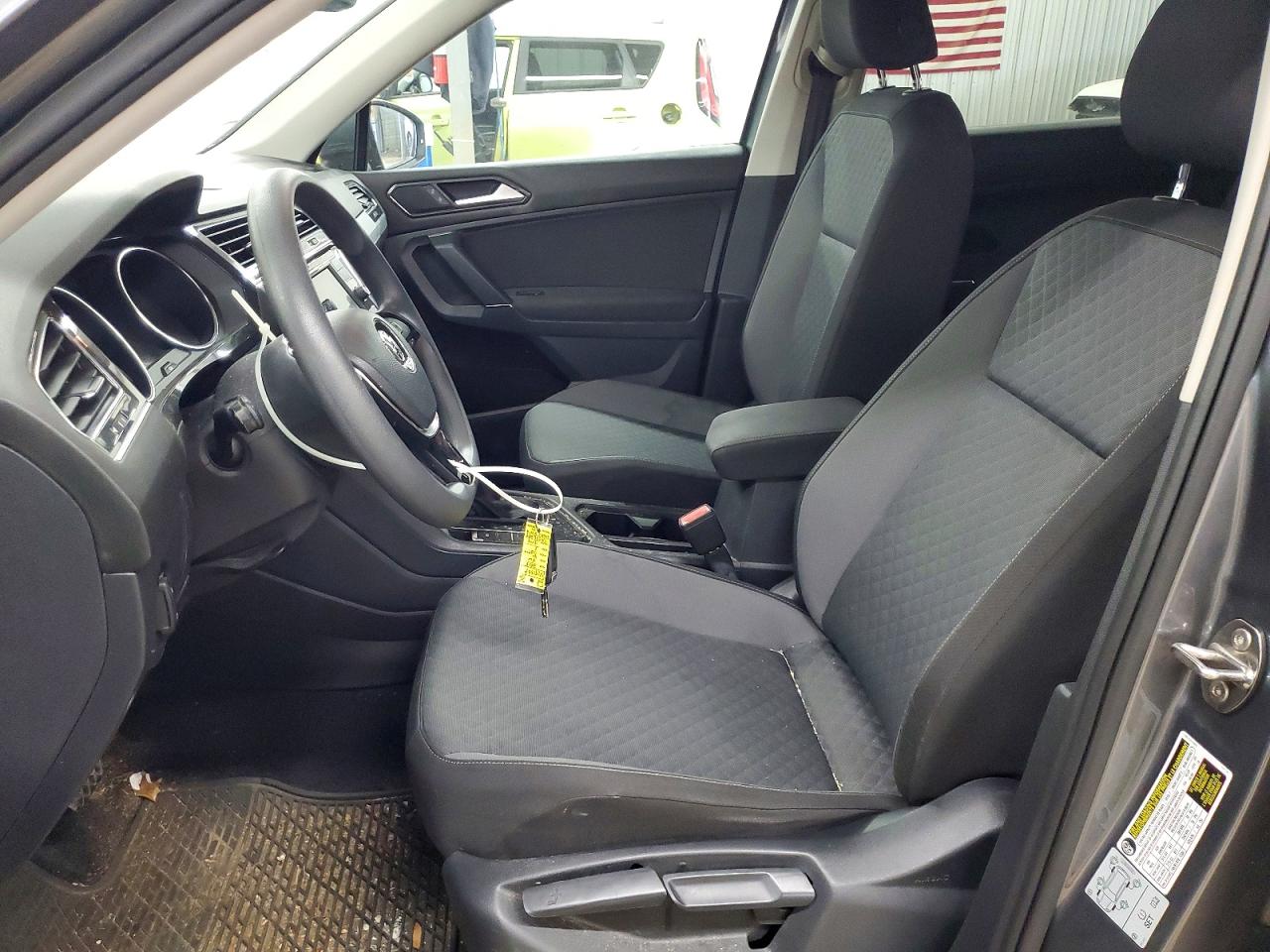 Volkswagen Tiguan S