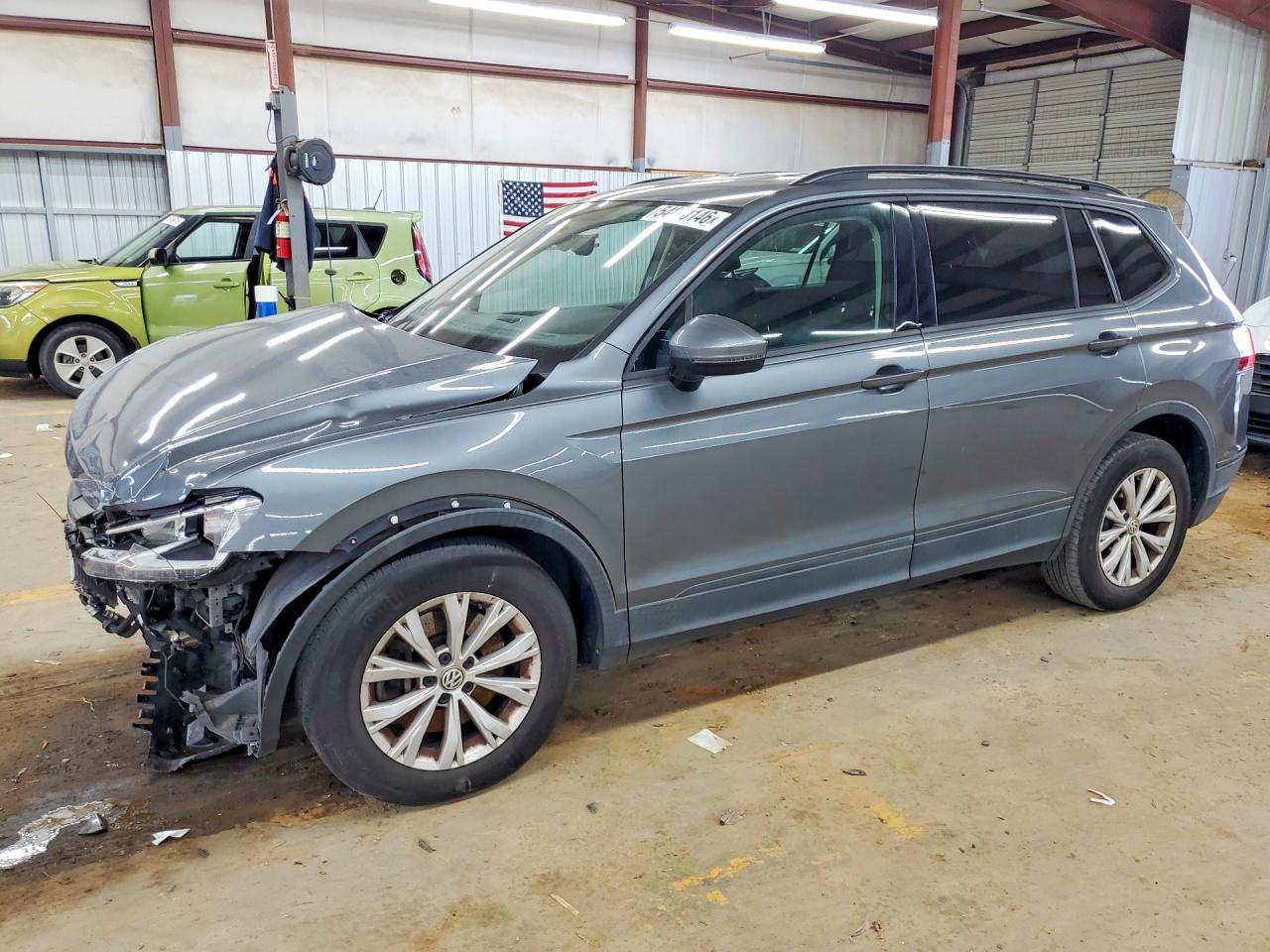 Salvage Volkswagen Tiguan Image