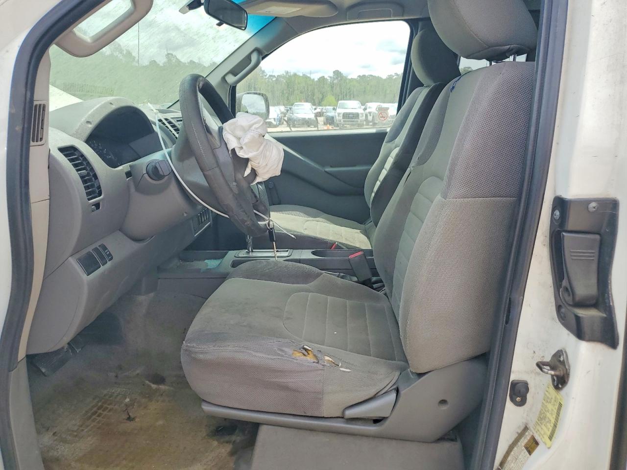 Nissan Frontier S