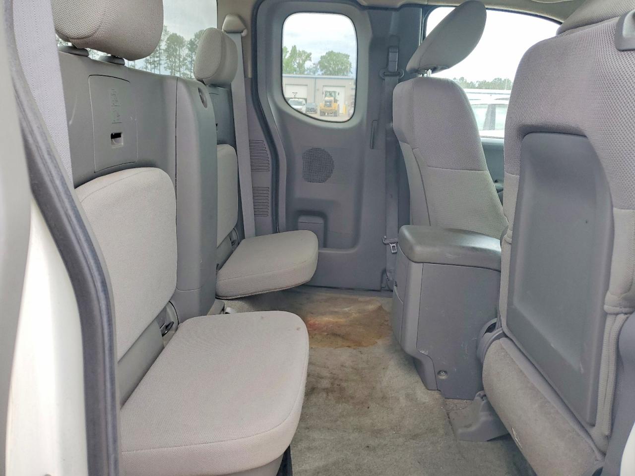 Nissan Frontier S