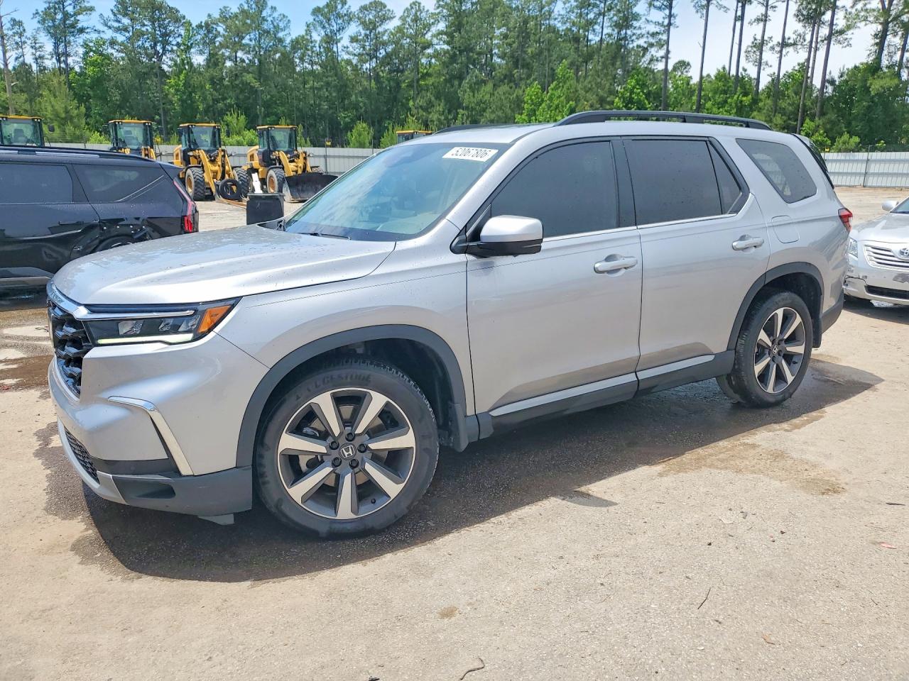 Salvage Honda Pilot Image