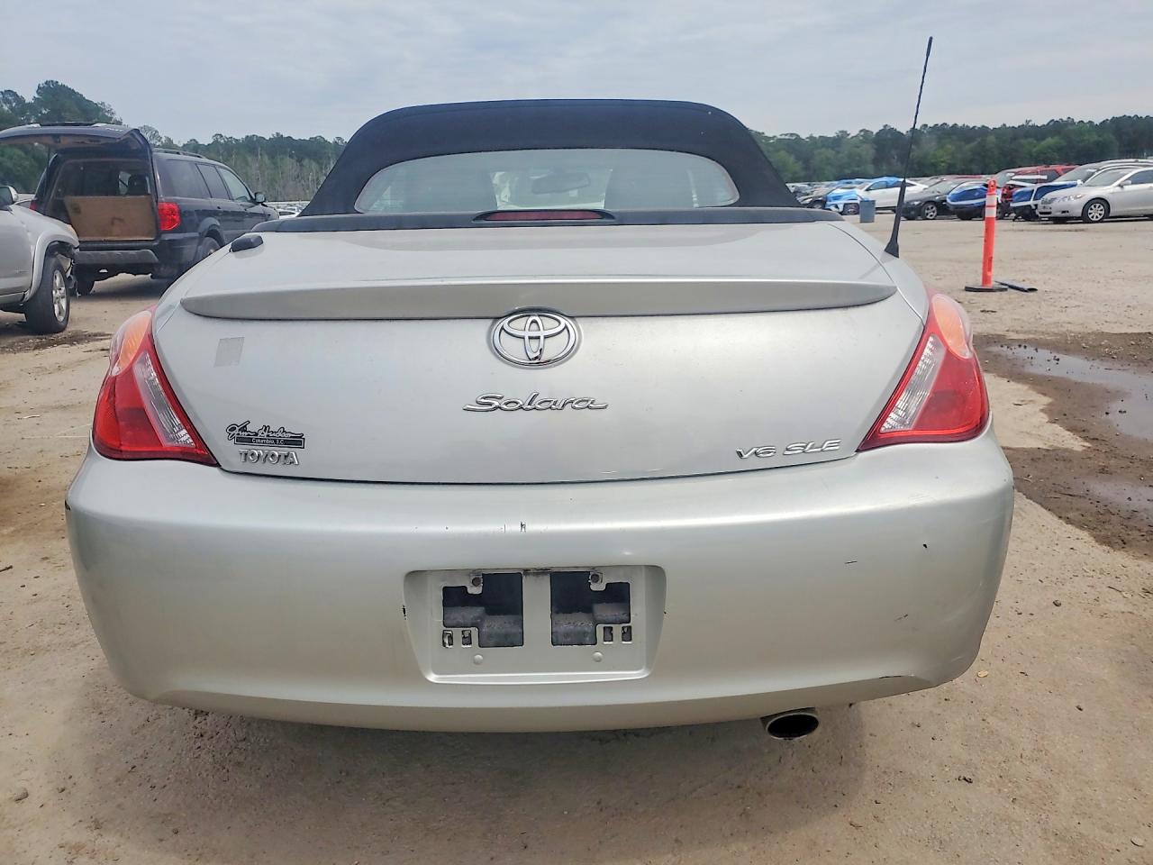 Toyota Camry Sle V6