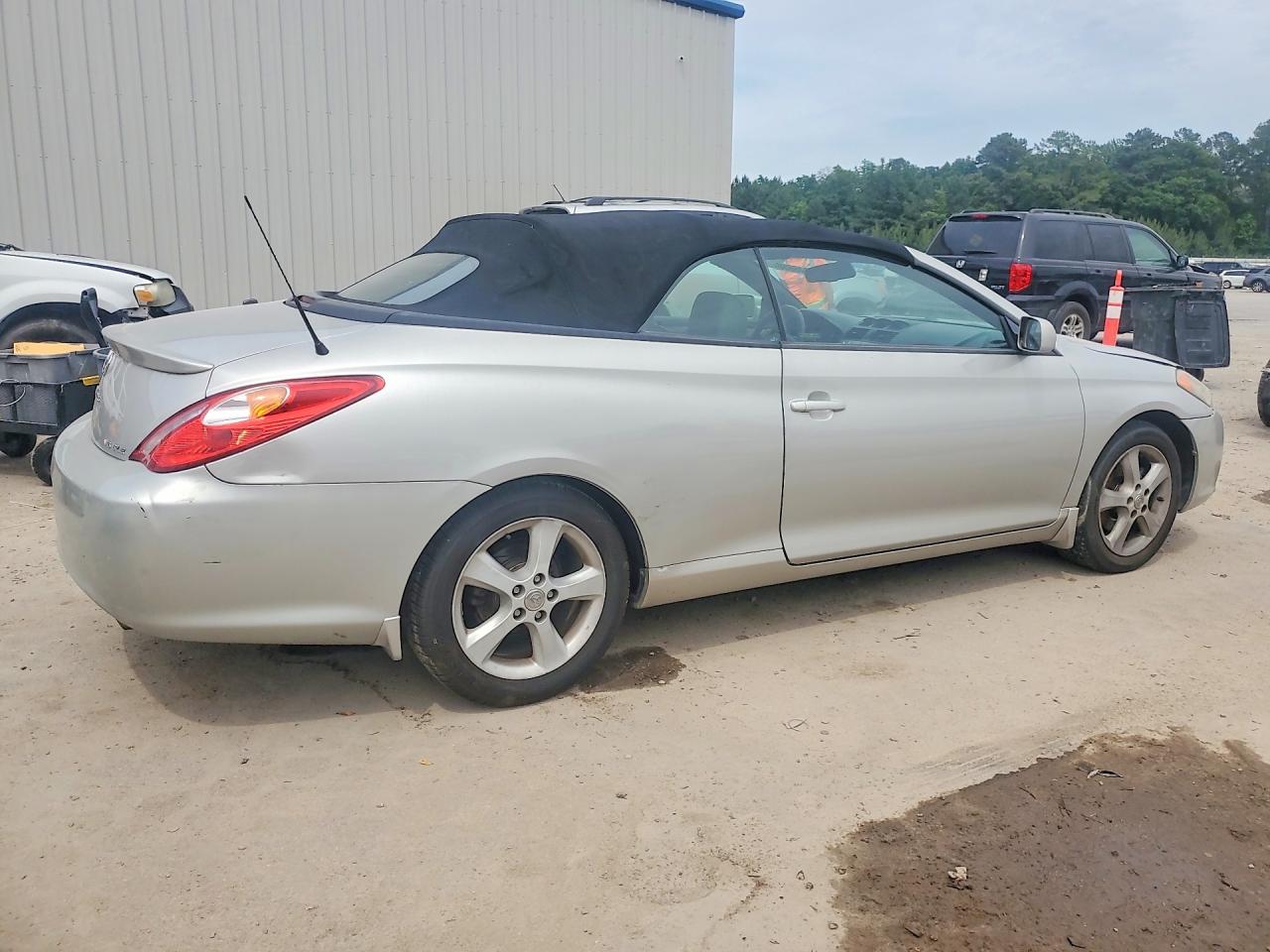 Toyota Camry Sle V6