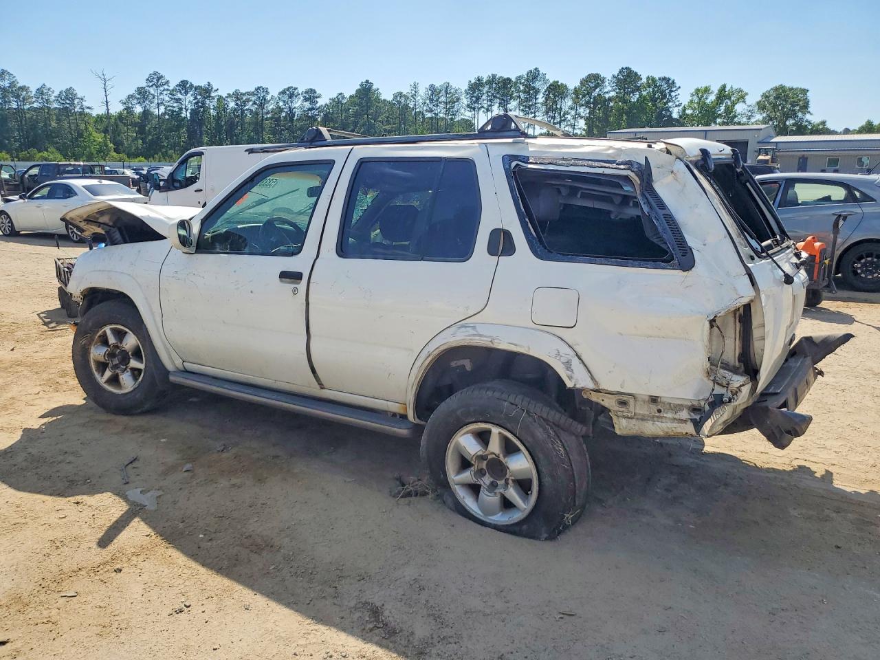 Nissan Pathfinder Xe