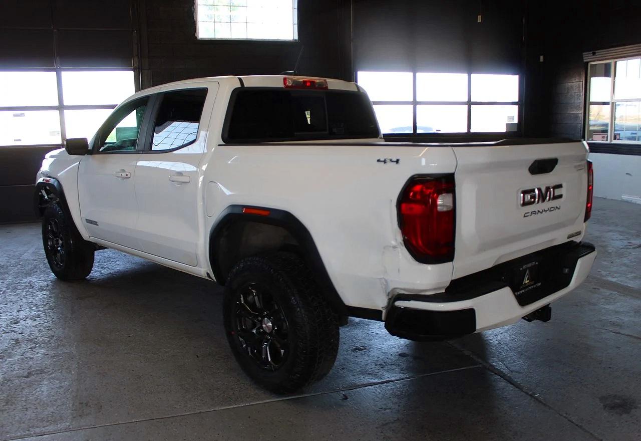GMC Canyon Elevation