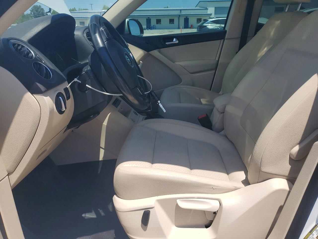 Volkswagen Tiguan S