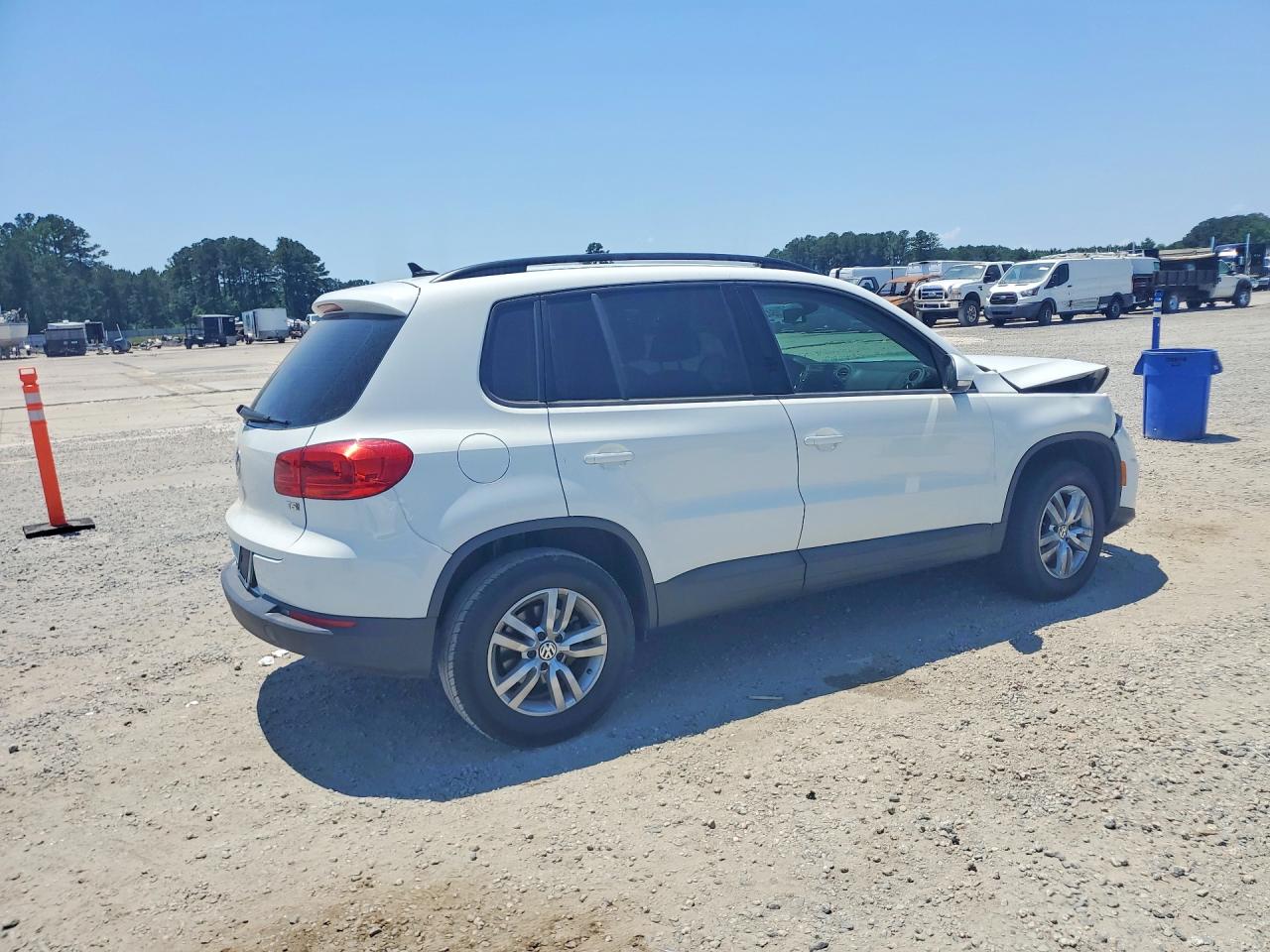 Volkswagen Tiguan S
