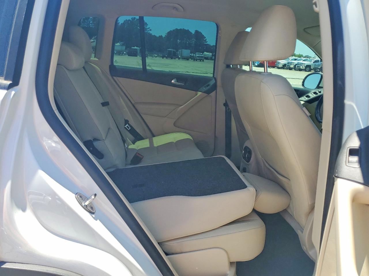 Volkswagen Tiguan S