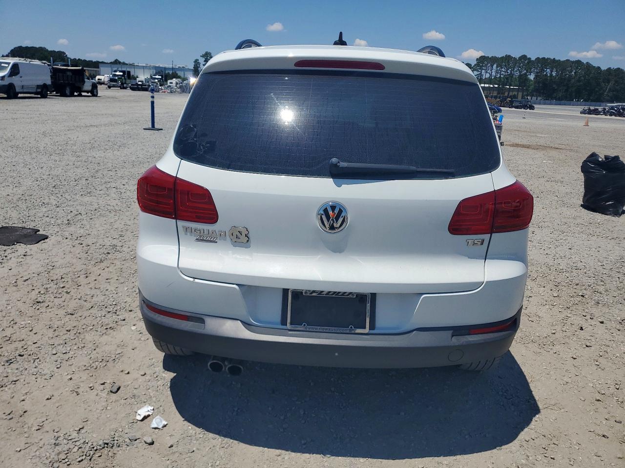 Volkswagen Tiguan S