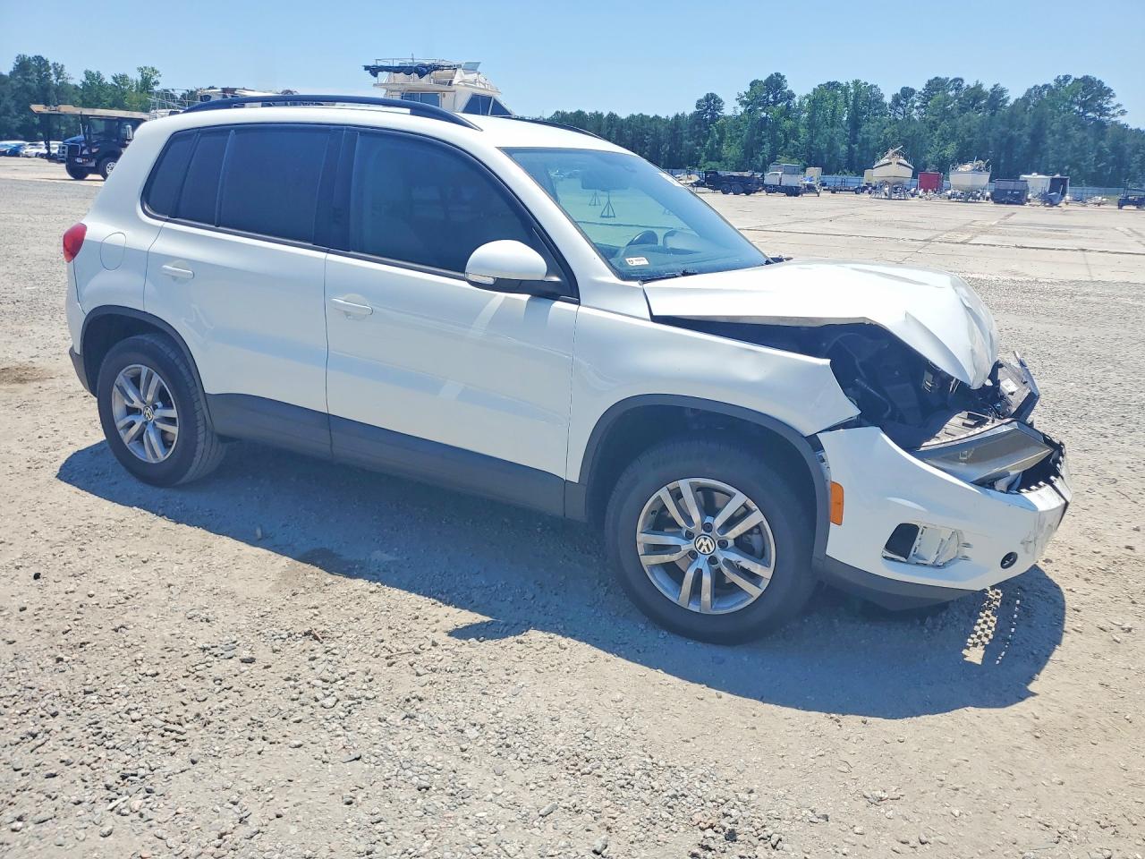 Volkswagen Tiguan S