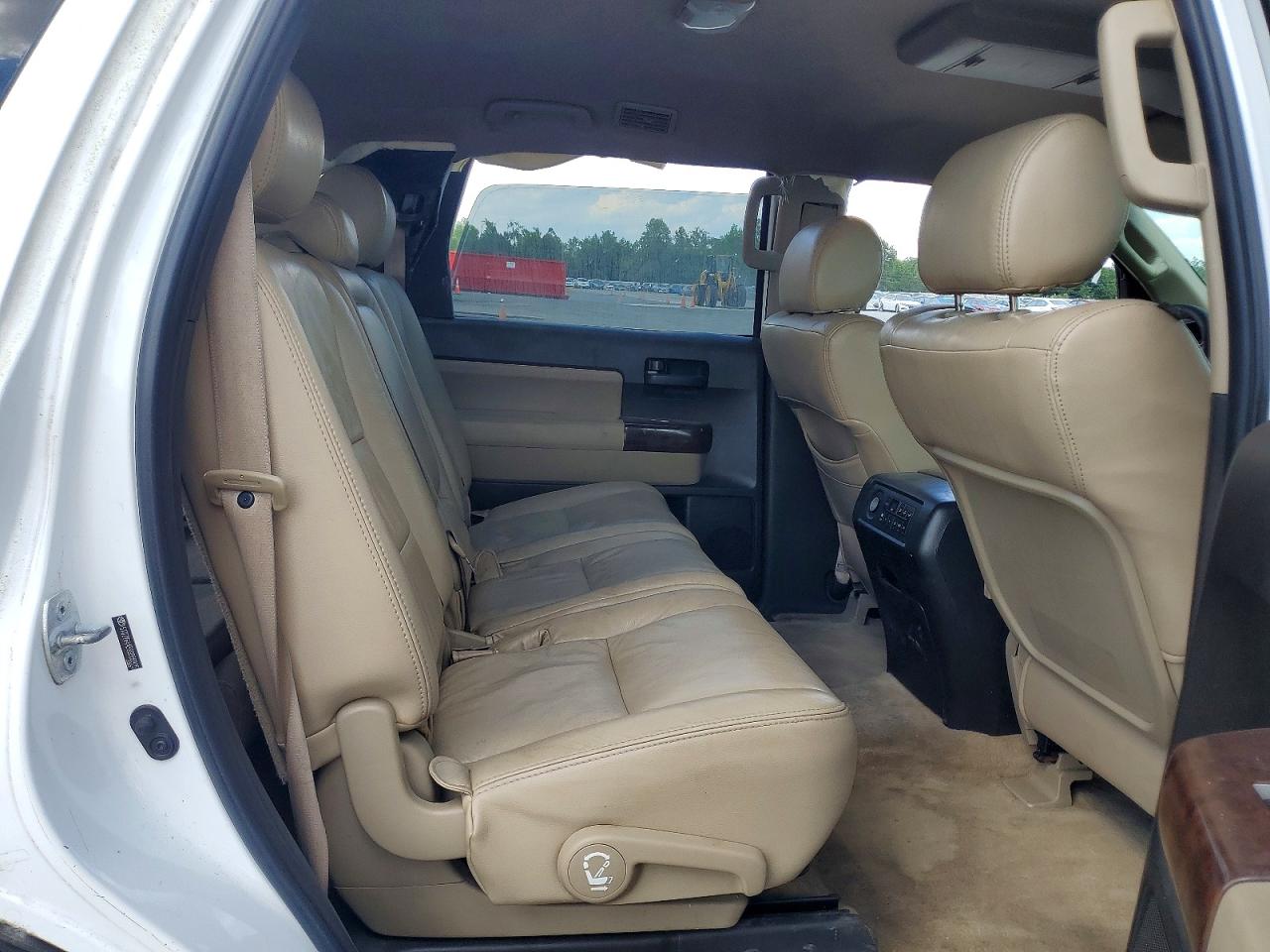 Toyota Sequoia Sr5
