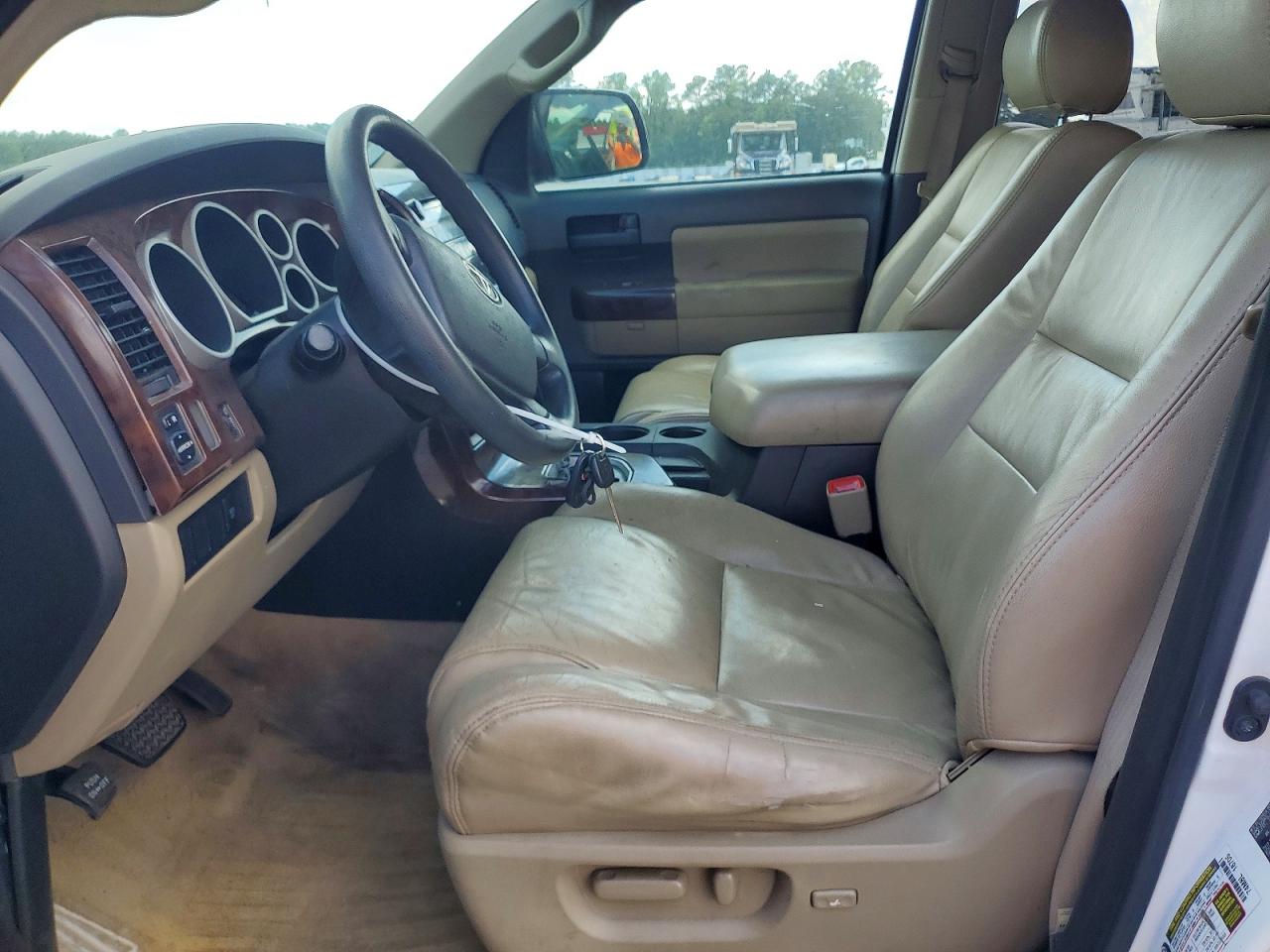 Toyota Sequoia Sr5