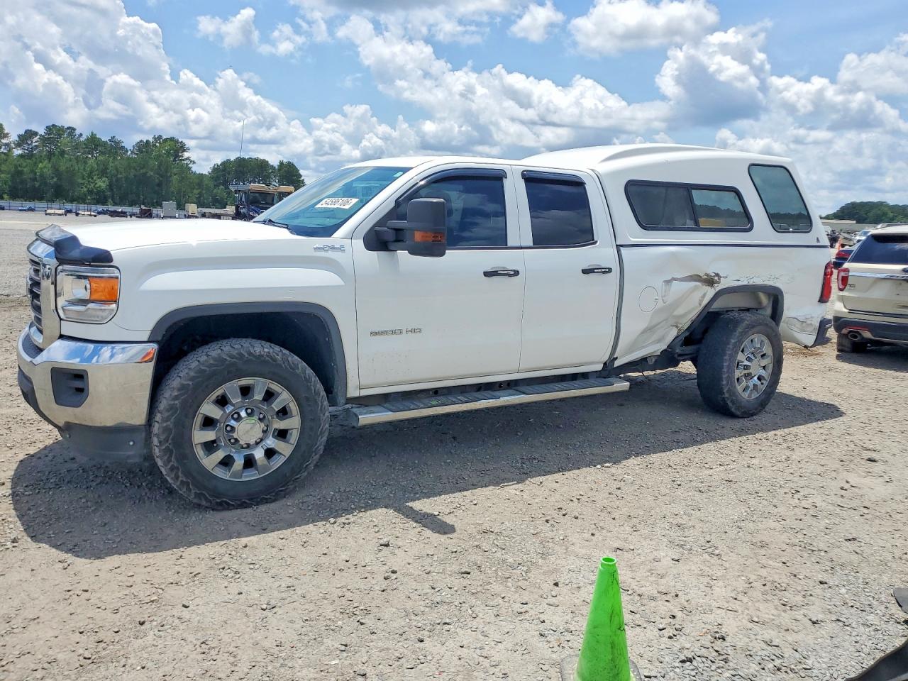 Salvage GMC Sierra Image