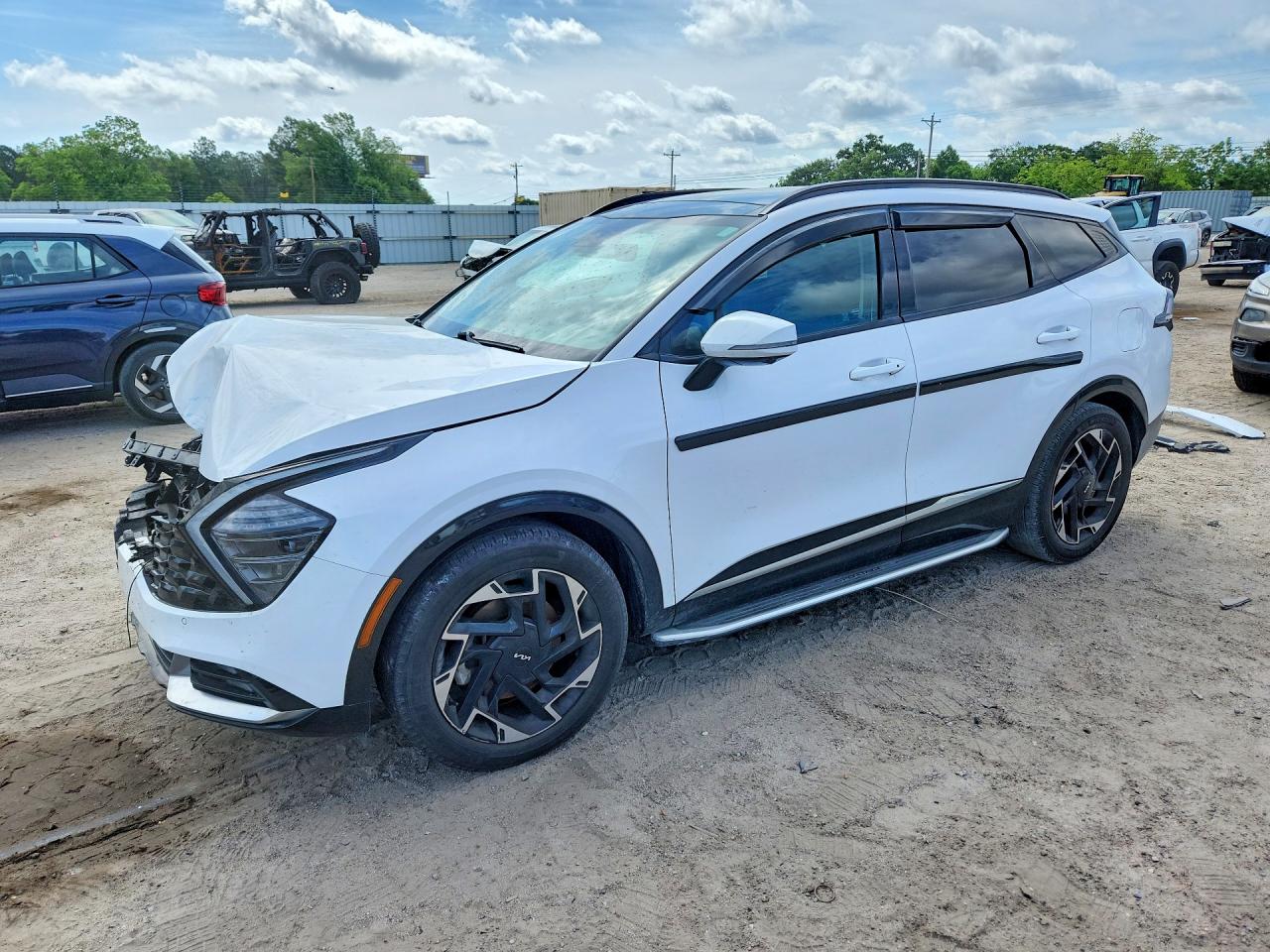 Salvage Kia Sportage Image