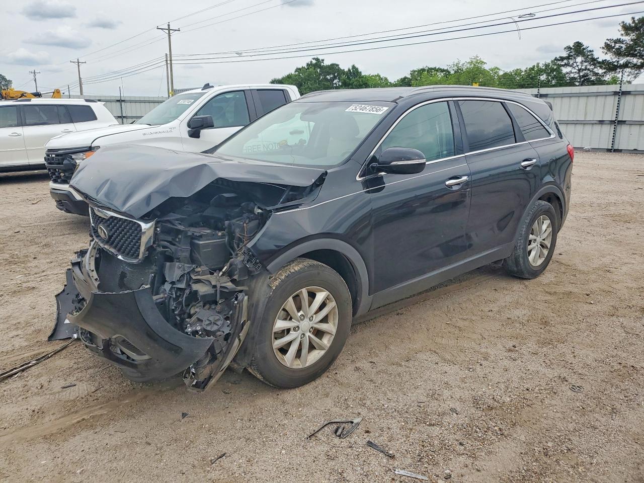Salvage Kia Sorento Image