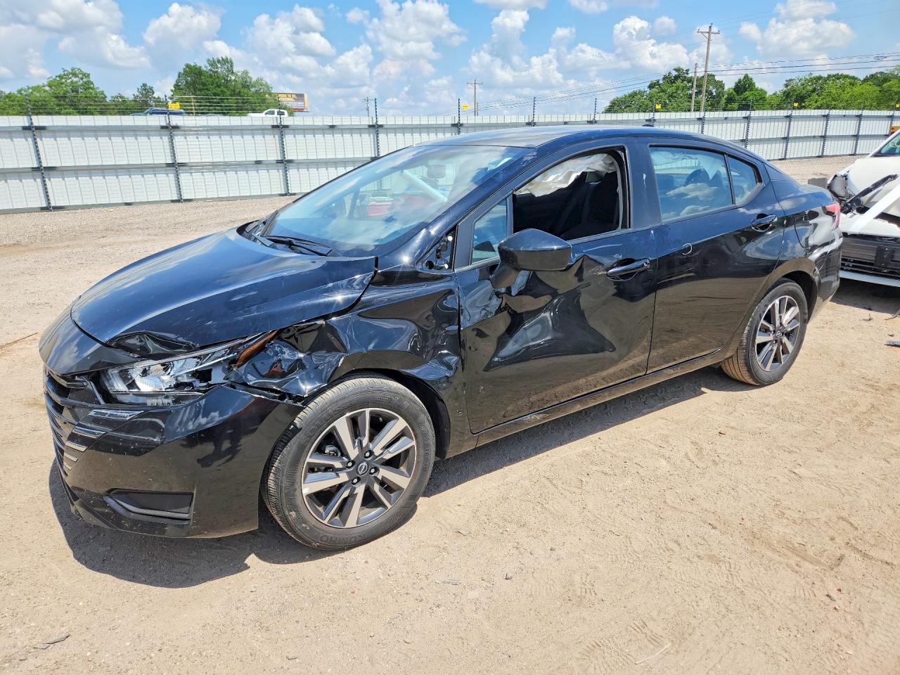 Salvage Nissan Versa Image