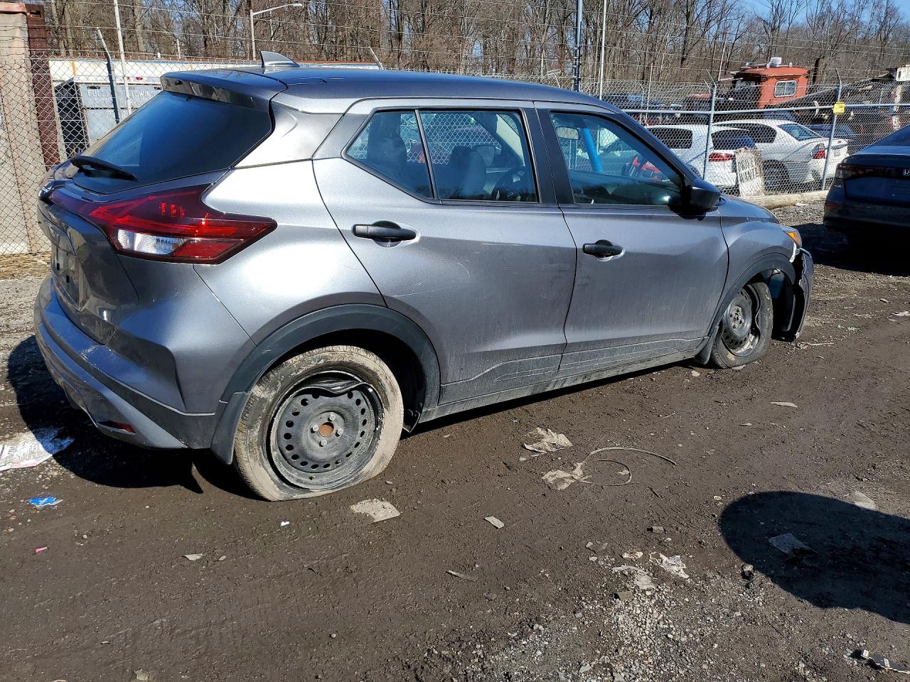Nissan Kicks S