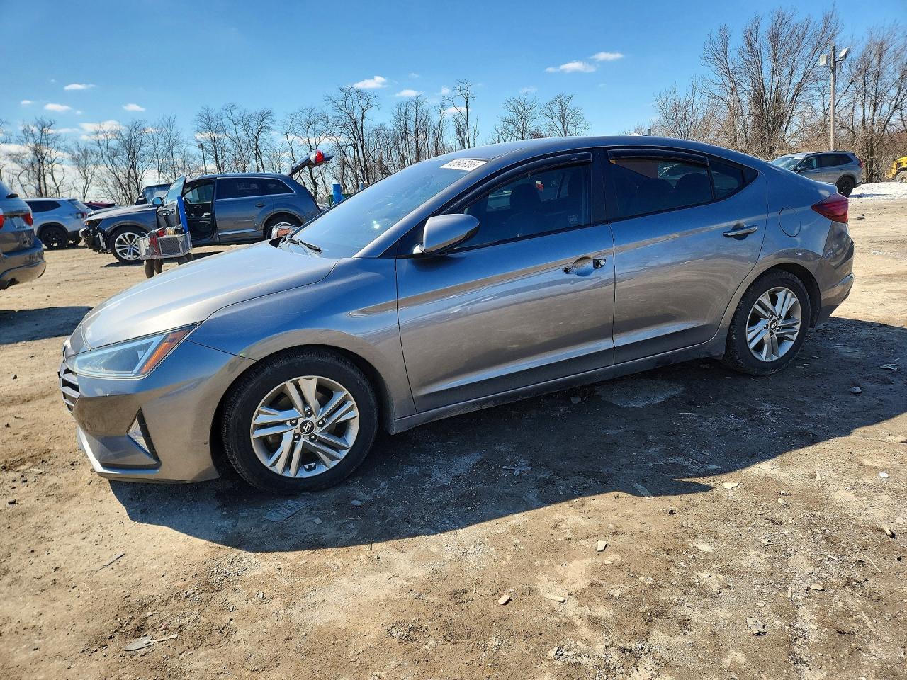 Salvage Hyundai ELANTRA Image