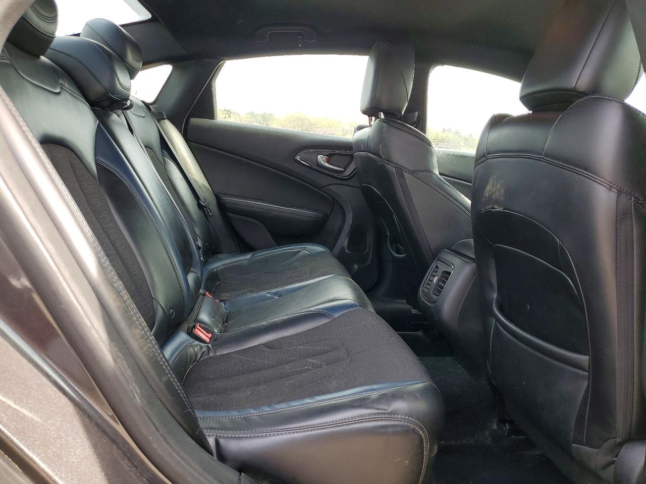 Chrysler 200 S