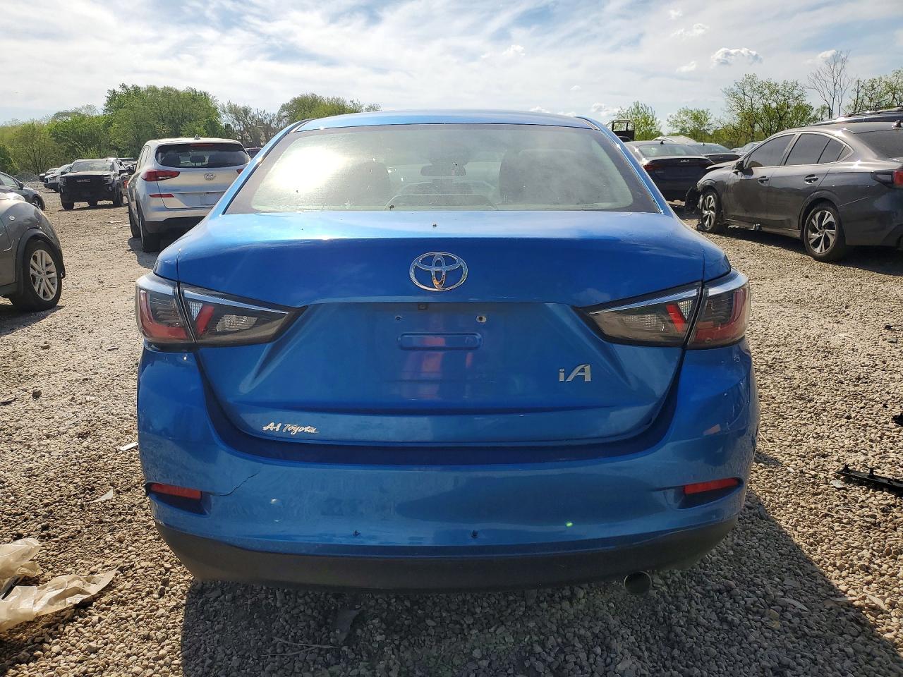 Toyota Yaris Base
