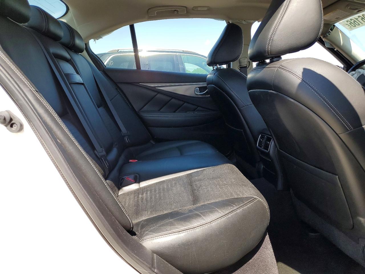 INFINITI Q50 Sport