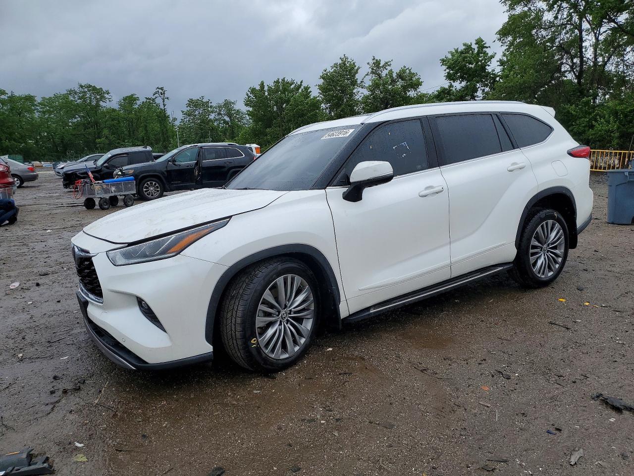 Salvage Toyota Highlander Image