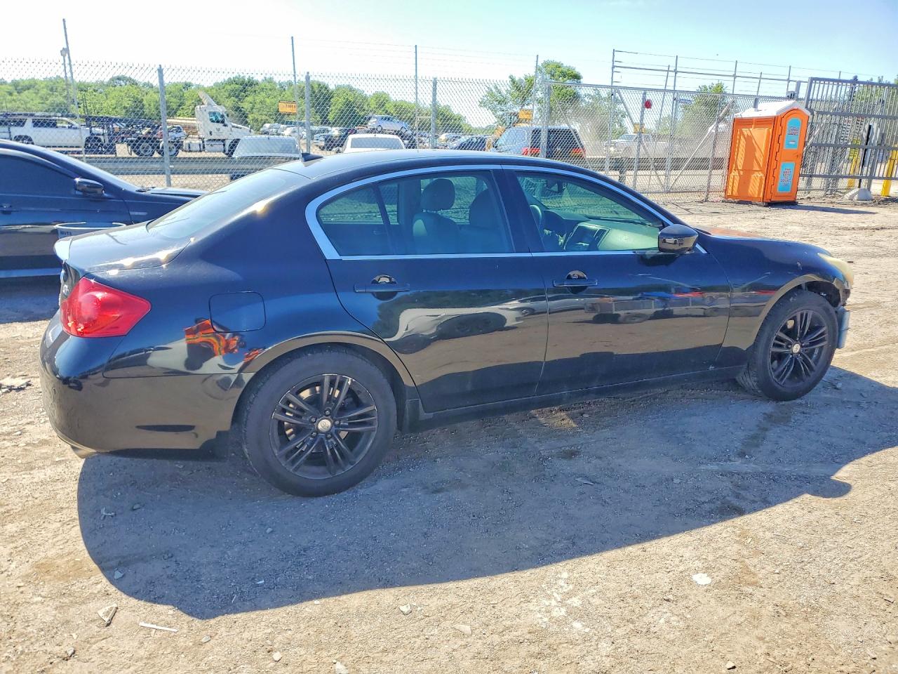 INFINITI G37 X