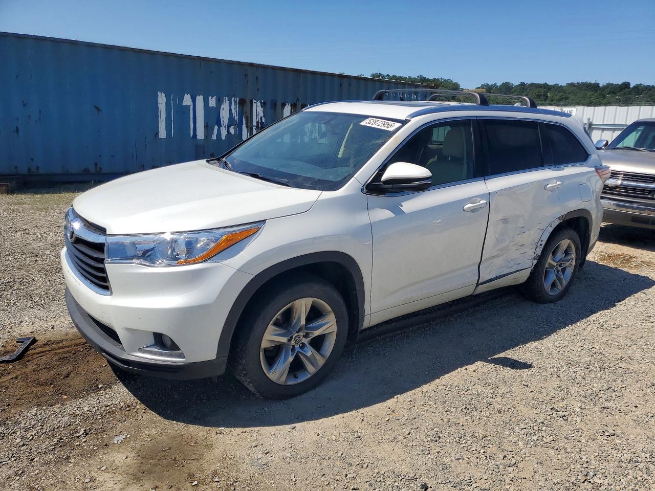 Salvage Toyota Highlander Image