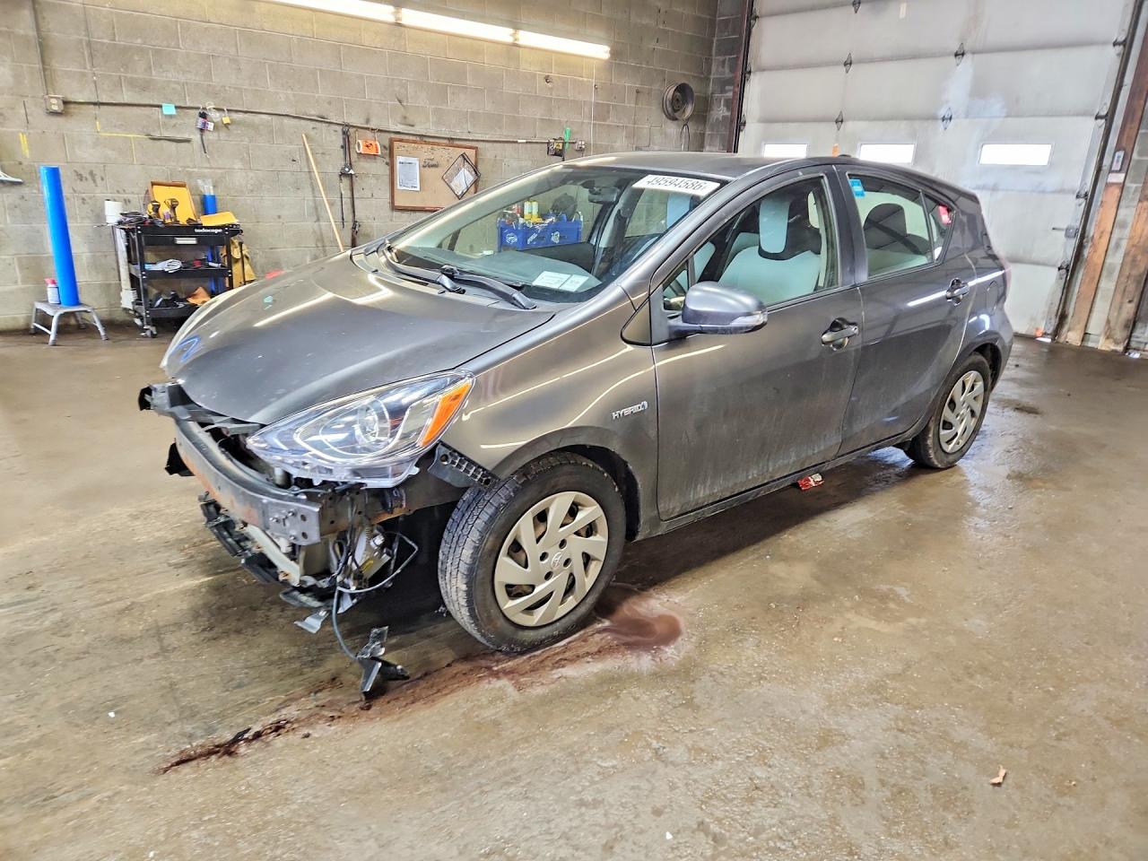 Salvage Toyota Prius Image