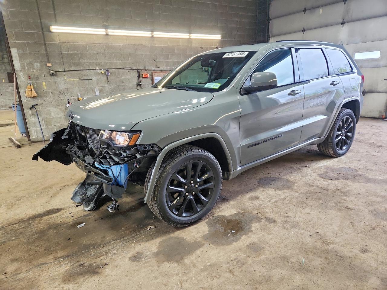 Salvage Jeep Cherokee Image