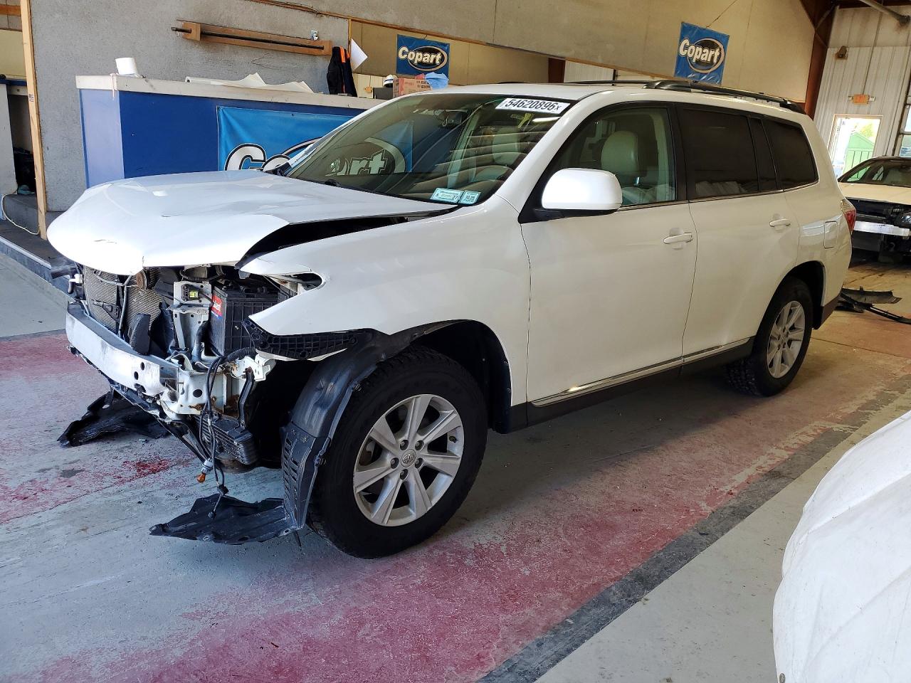 Salvage Toyota Highlander Image