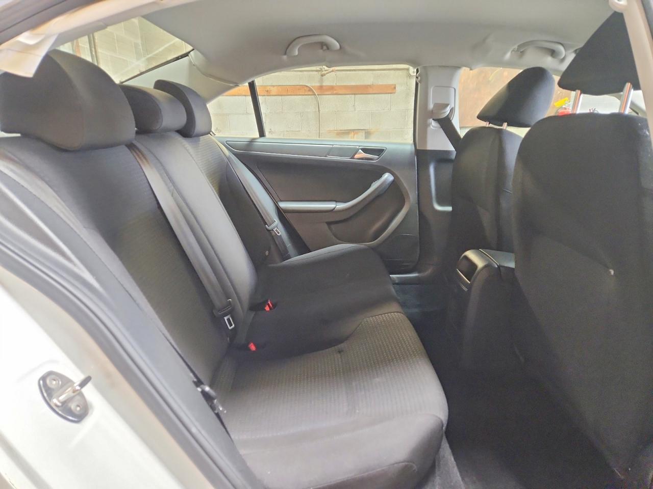 Volkswagen Jetta S