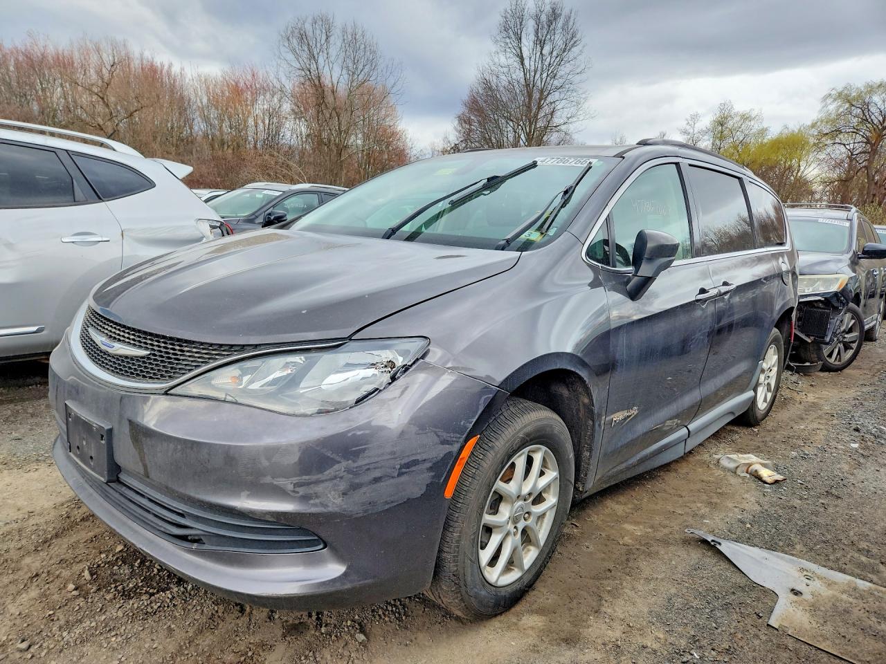 Salvage Chrysler Minivan Image