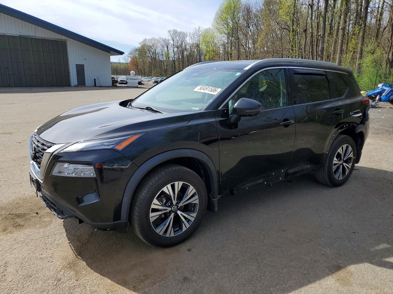 Salvage Nissan Rogue Image