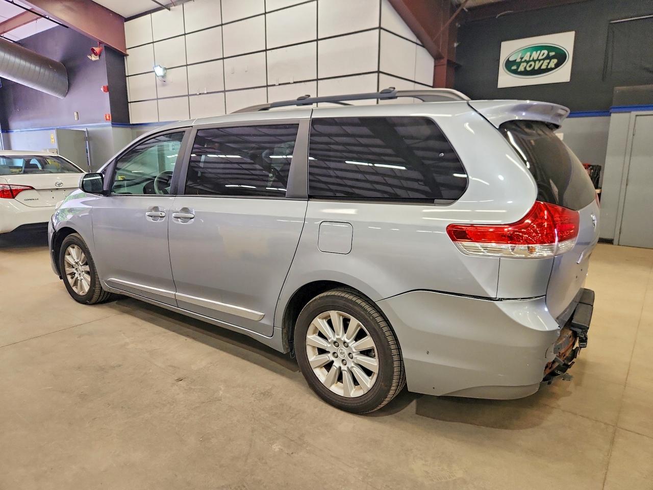 Toyota Sienna Le