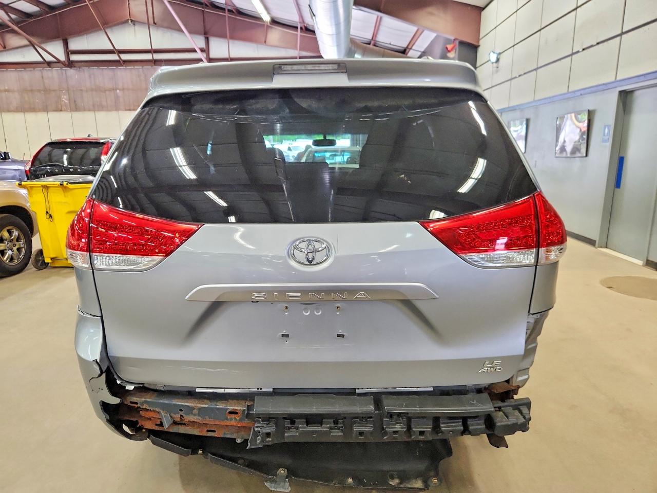 Toyota Sienna Le