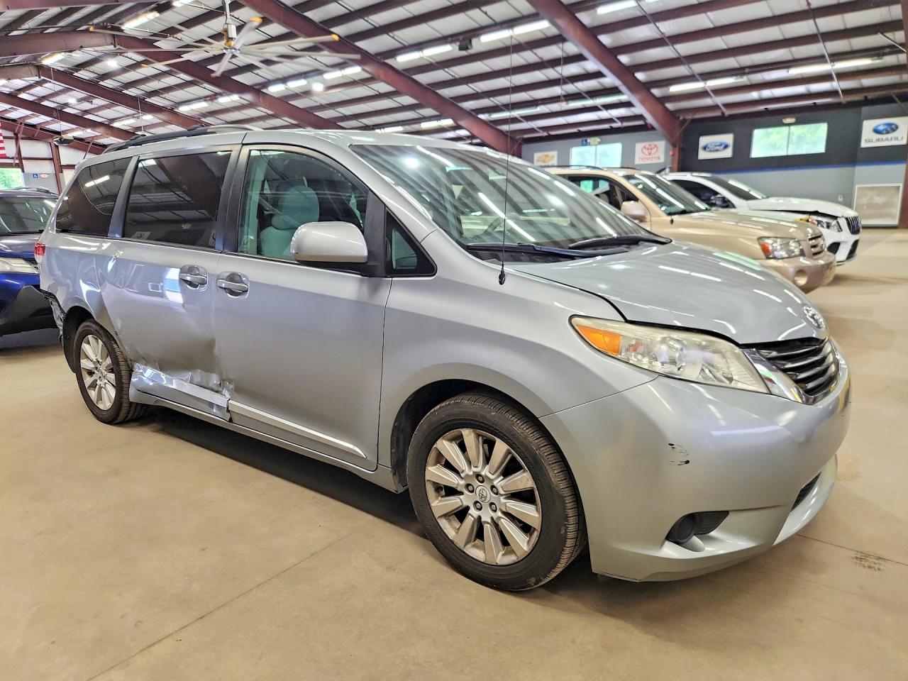 Toyota Sienna Le