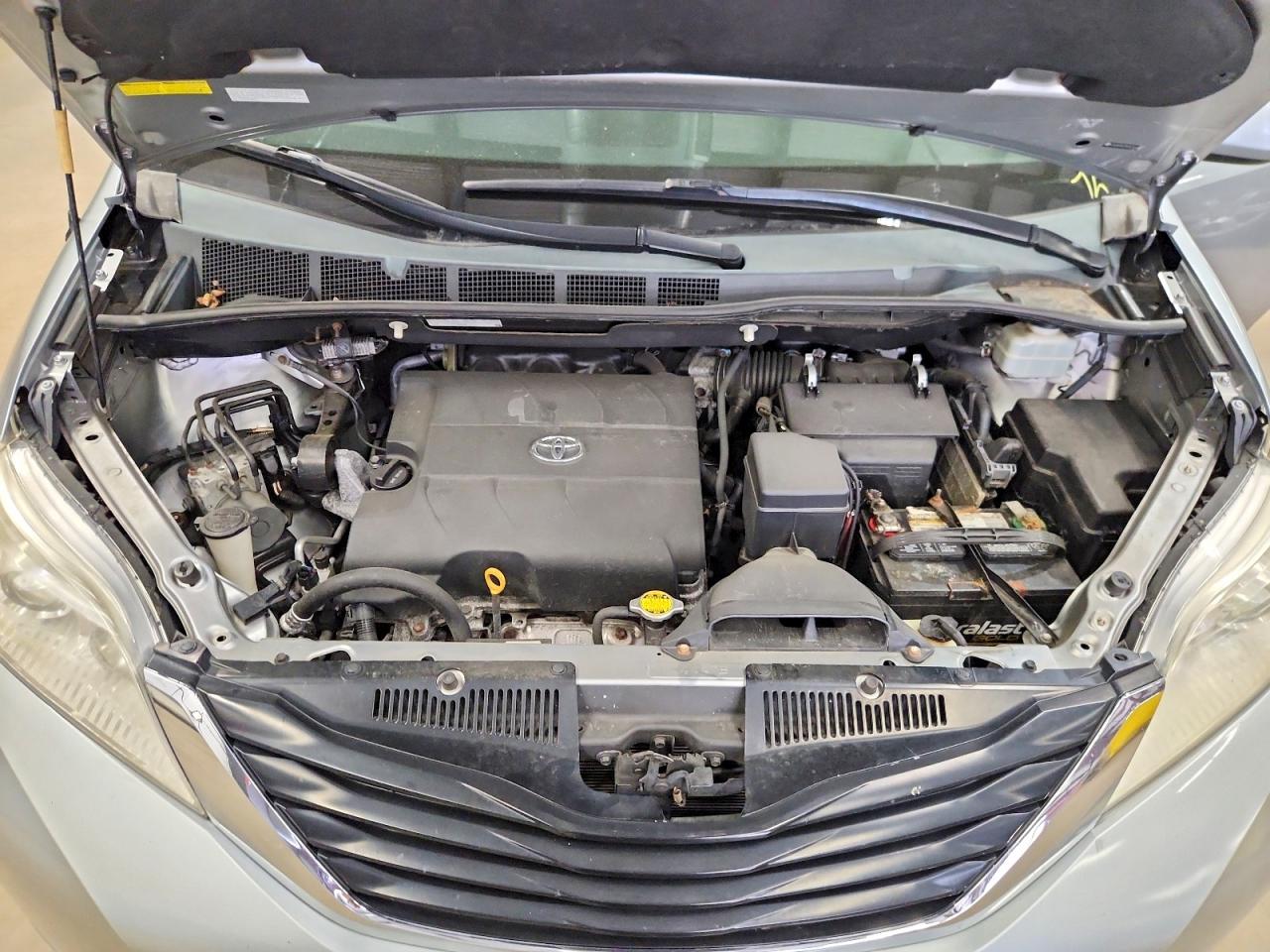 Toyota Sienna Le