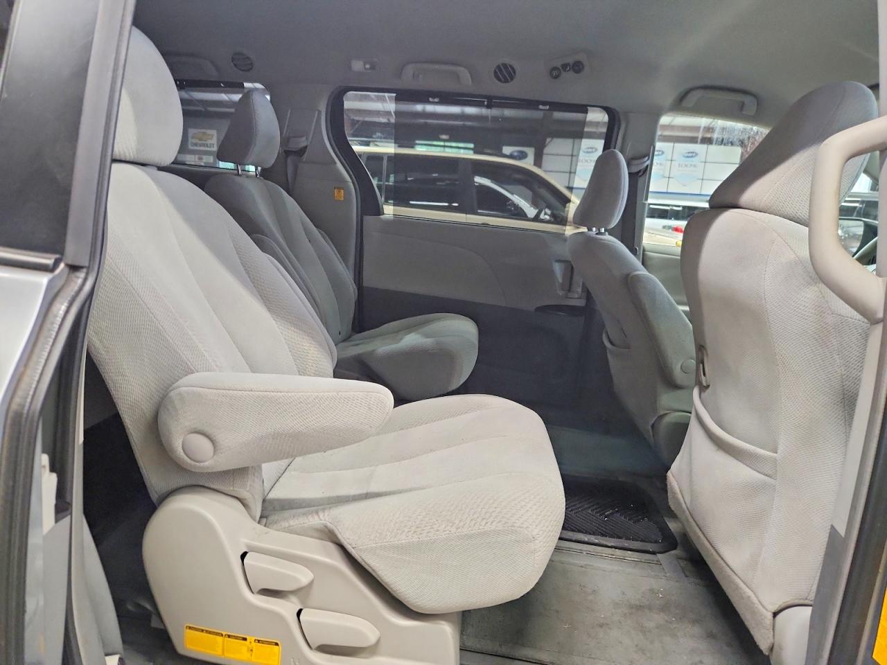 Toyota Sienna Le
