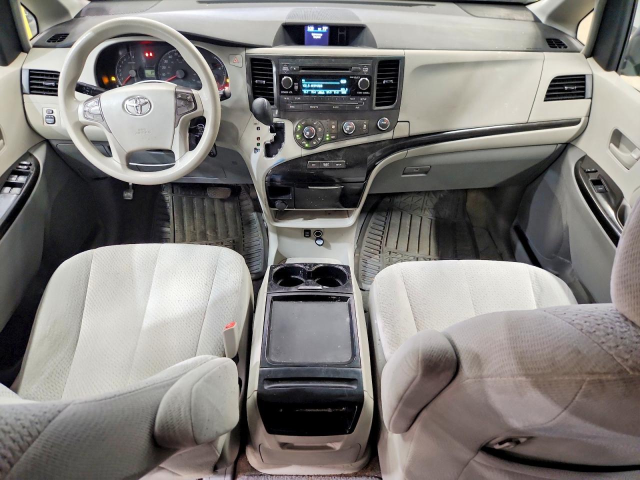 Toyota Sienna Le