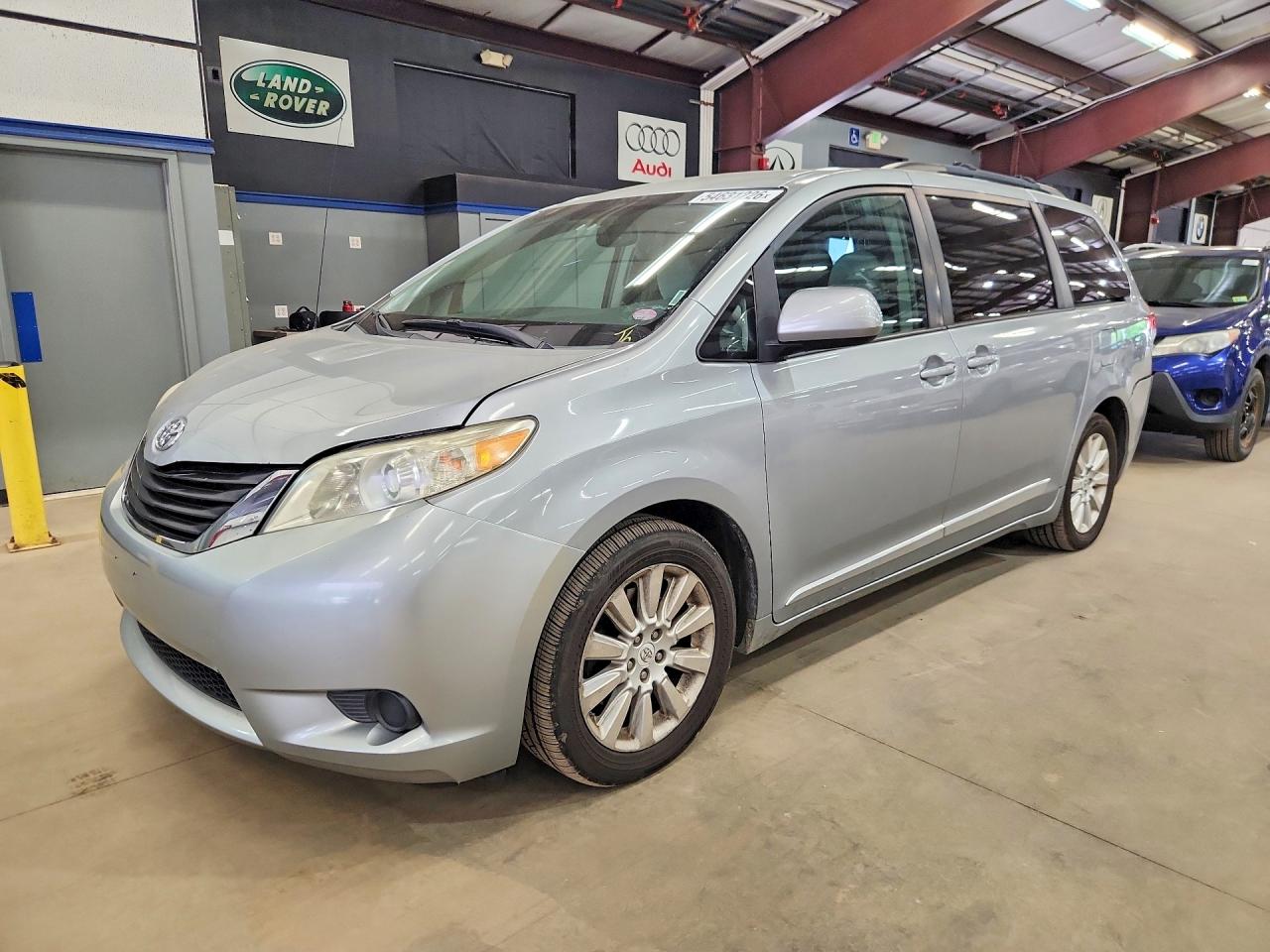 Salvage Toyota Sienna Image