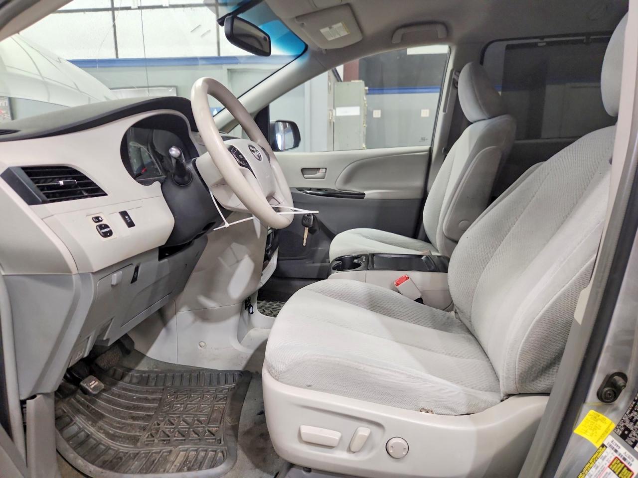 Toyota Sienna Le