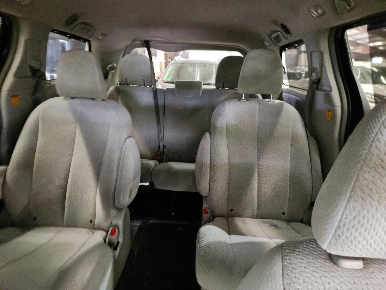 Toyota Sienna Le